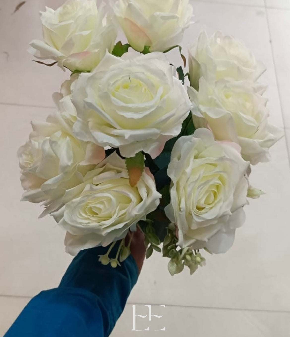 A139 Artificial White Roses Bunch of 9