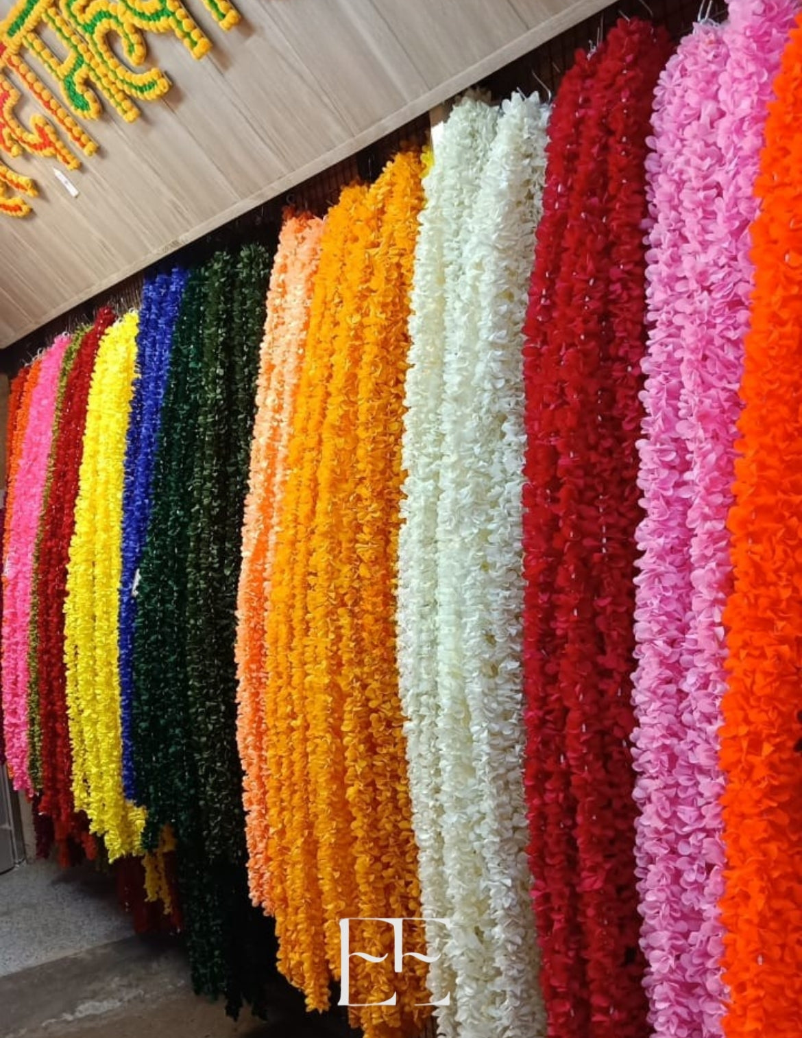 A020 Vertical Fabric Draping