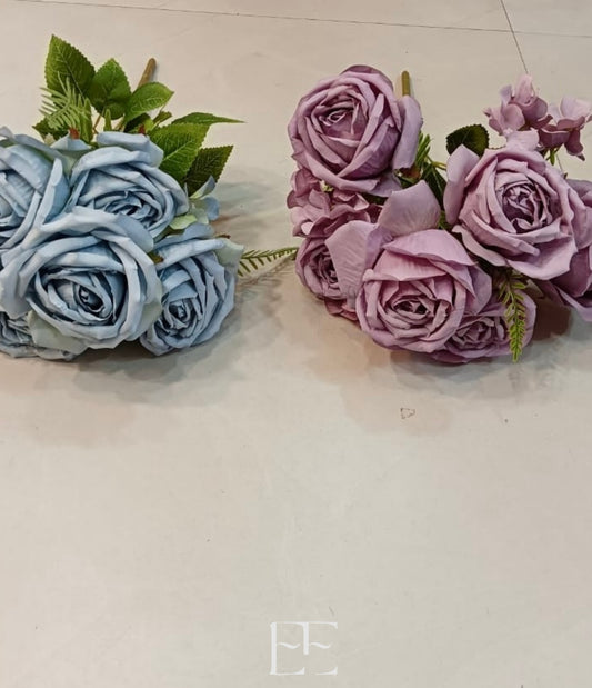 A123 6 Open head rose bunch x 3 green fillers