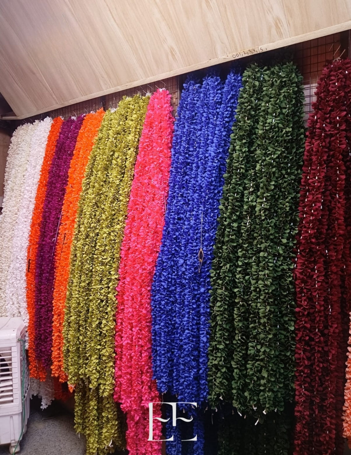 A020 Vertical Fabric Draping