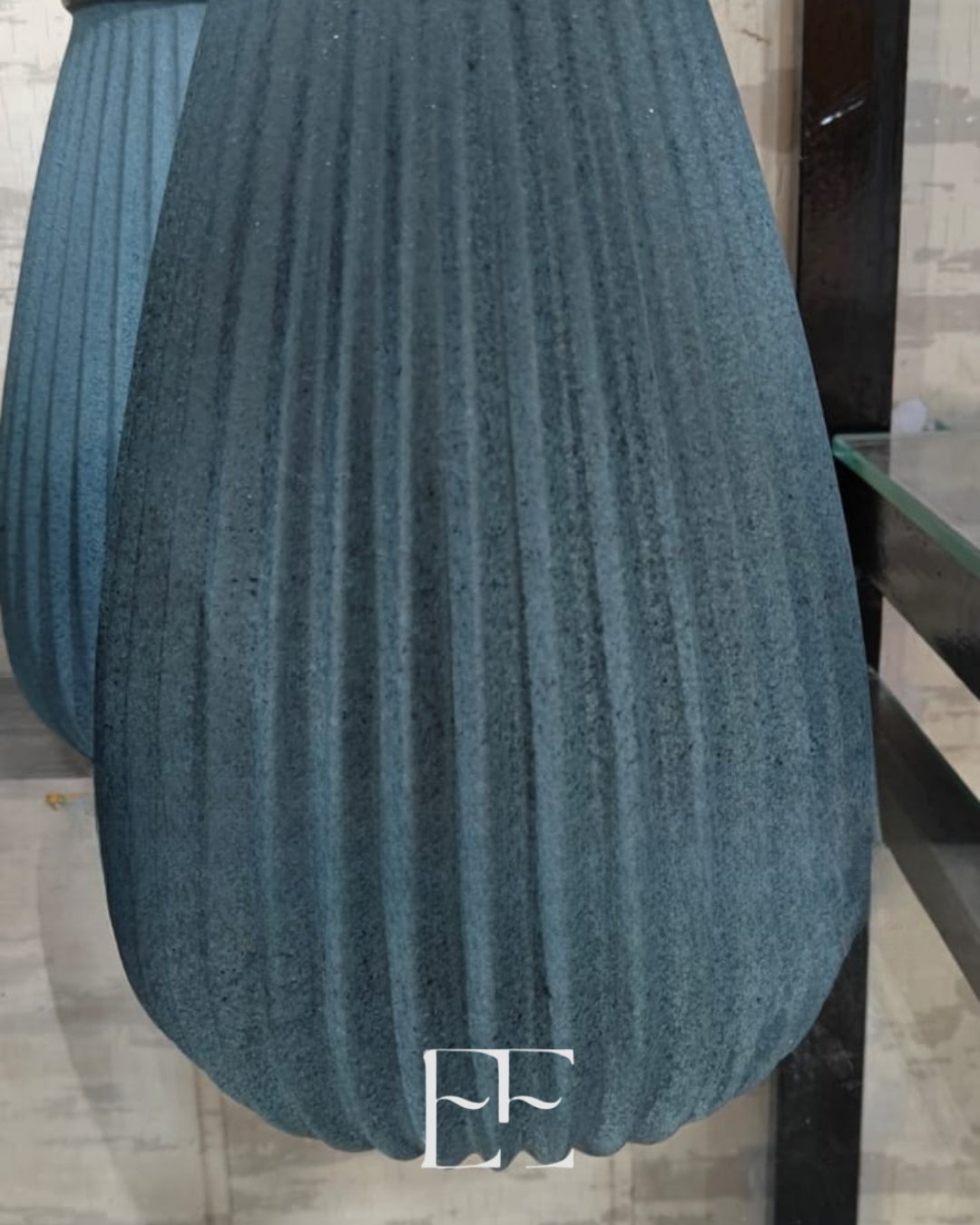 A076 Raisin Rounded Flower Pot